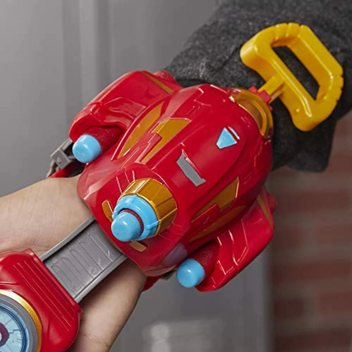 Nerf Marvel Avengers Iron Man Dart-Launching Toy B8569